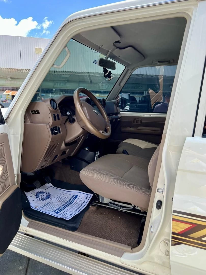 2015 Toyota Land Cruiser Serie 76 — foto 3