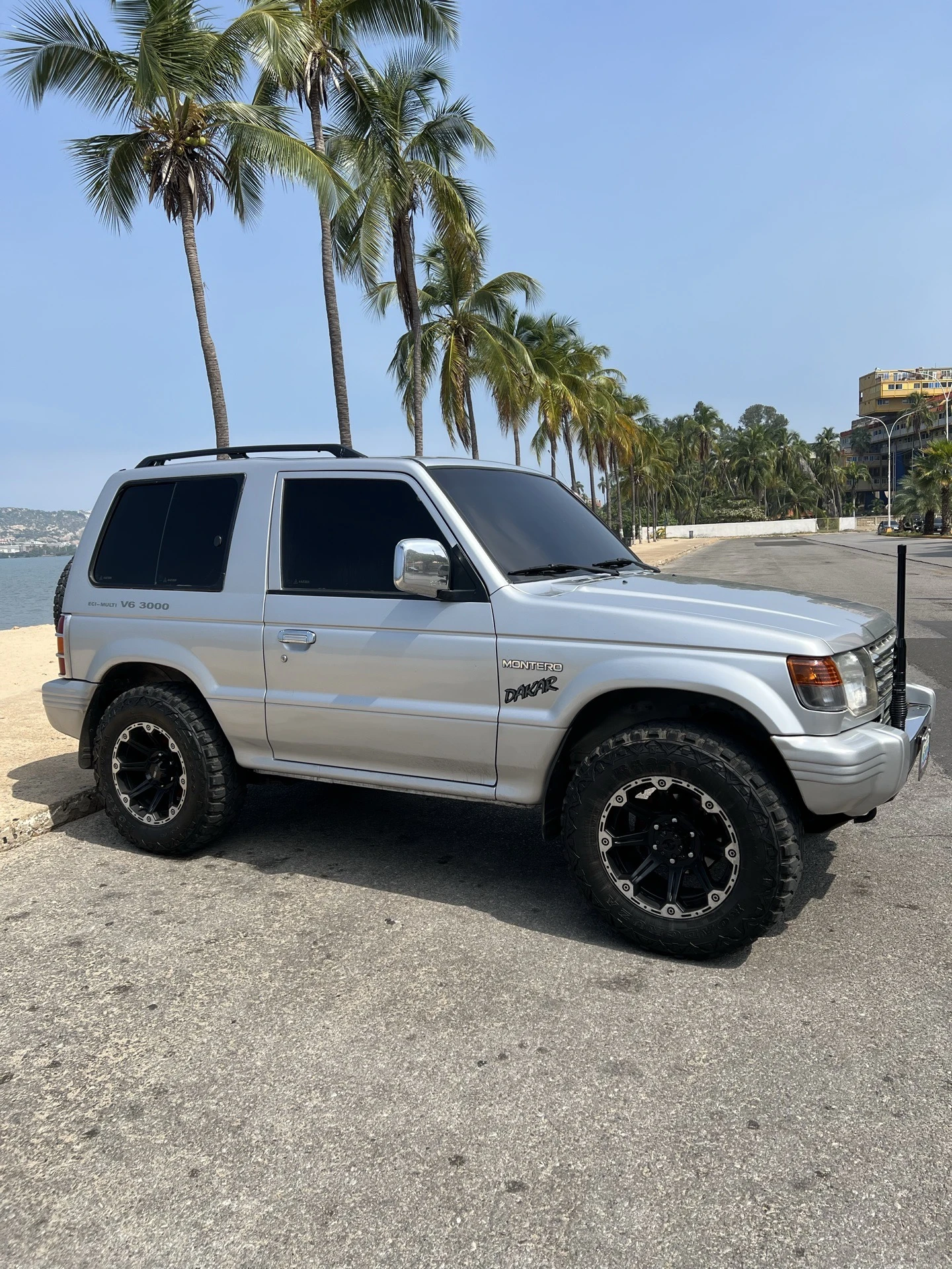 2009 Mitsubishi Montero Dakar — foto 2