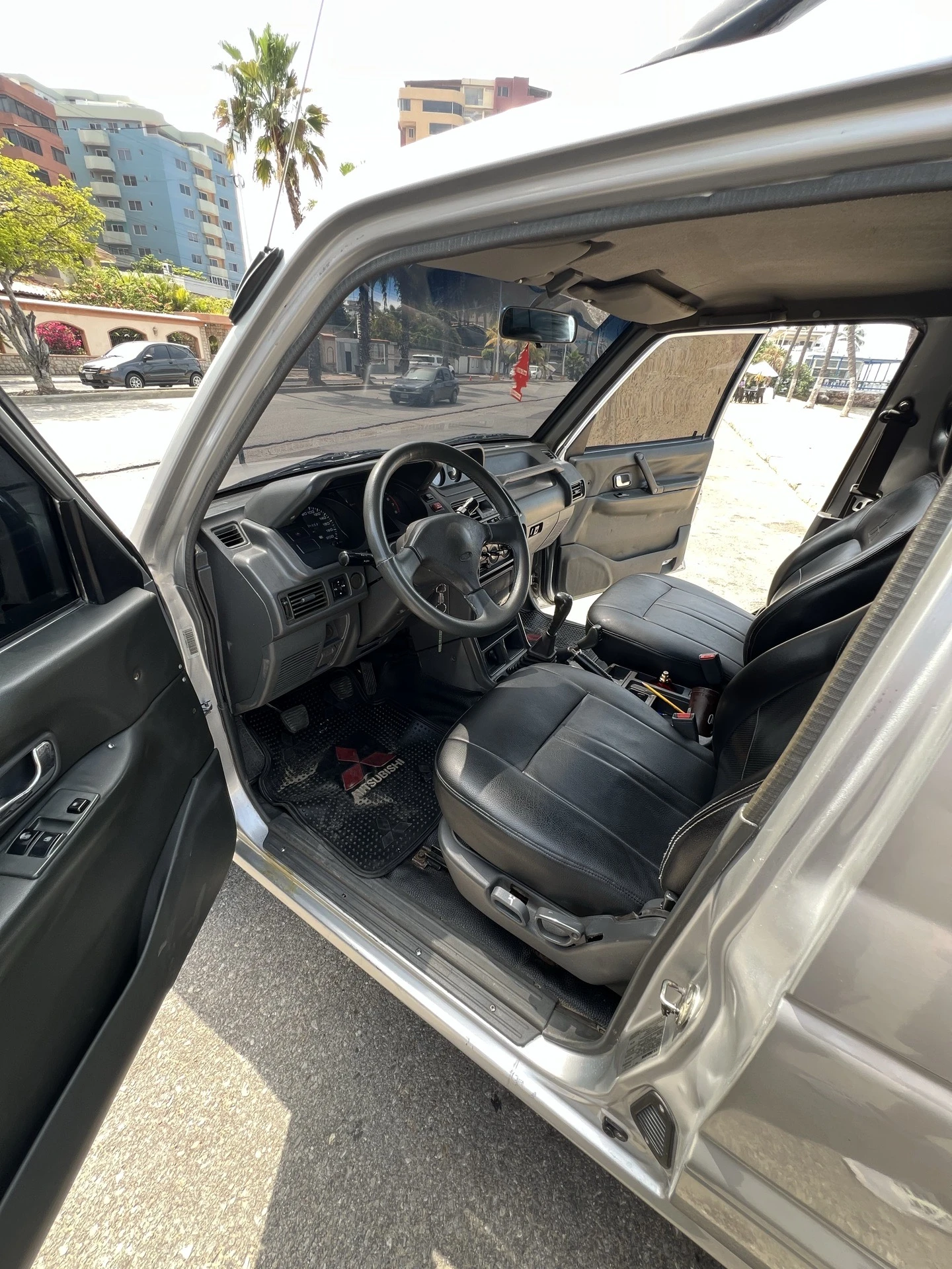 2009 Mitsubishi Montero Dakar — foto 6
