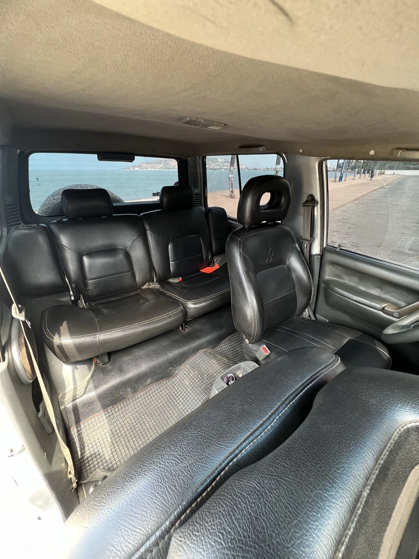 2009 Mitsubishi Montero Dakar — foto 8