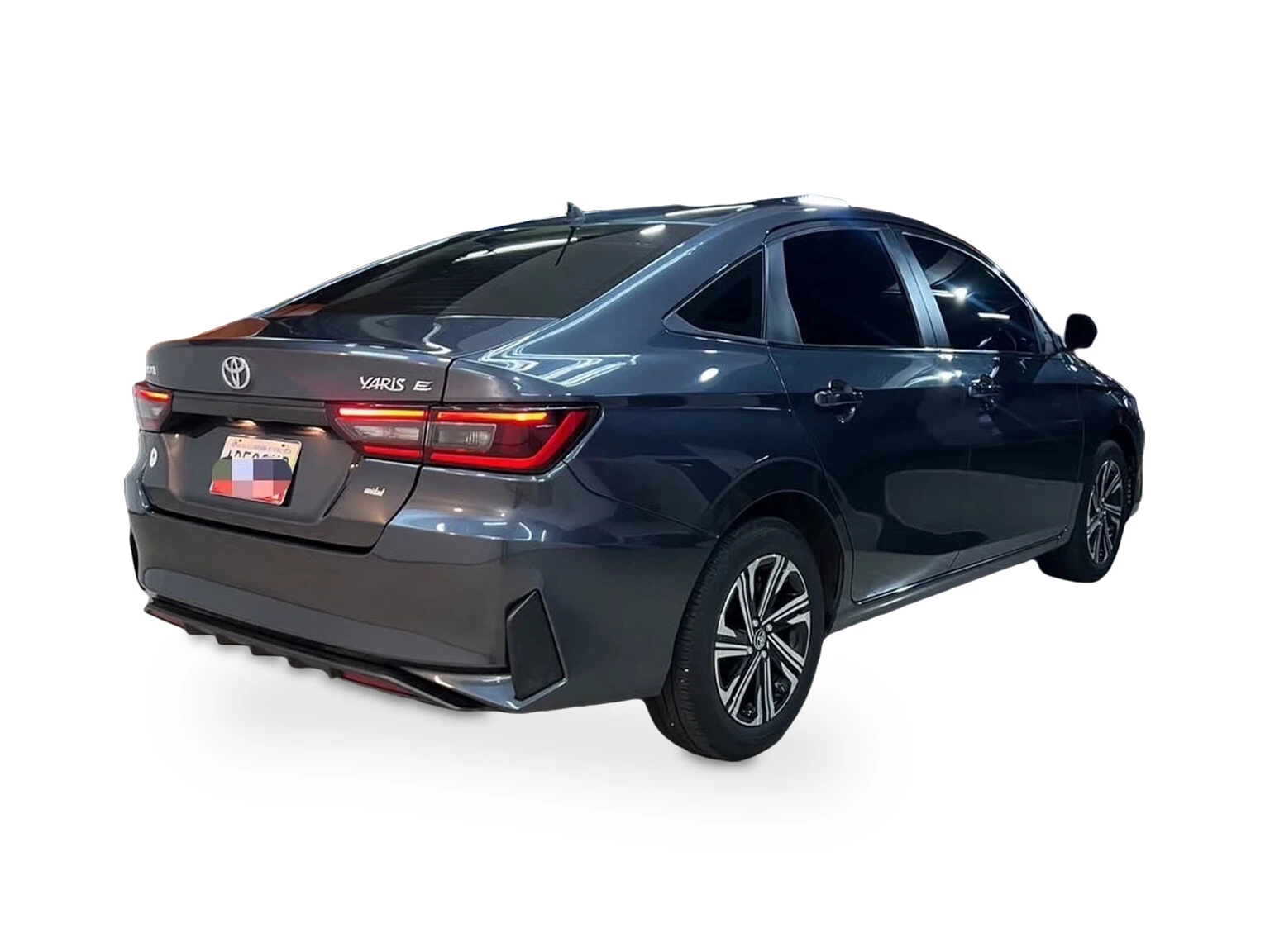 2023 Toyota Yaris Sedán E — foto 2
