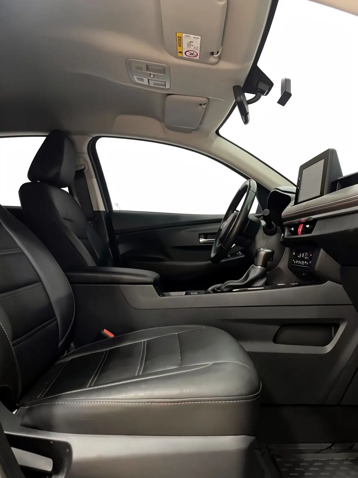 2023 Toyota Yaris Sedán E — foto 6