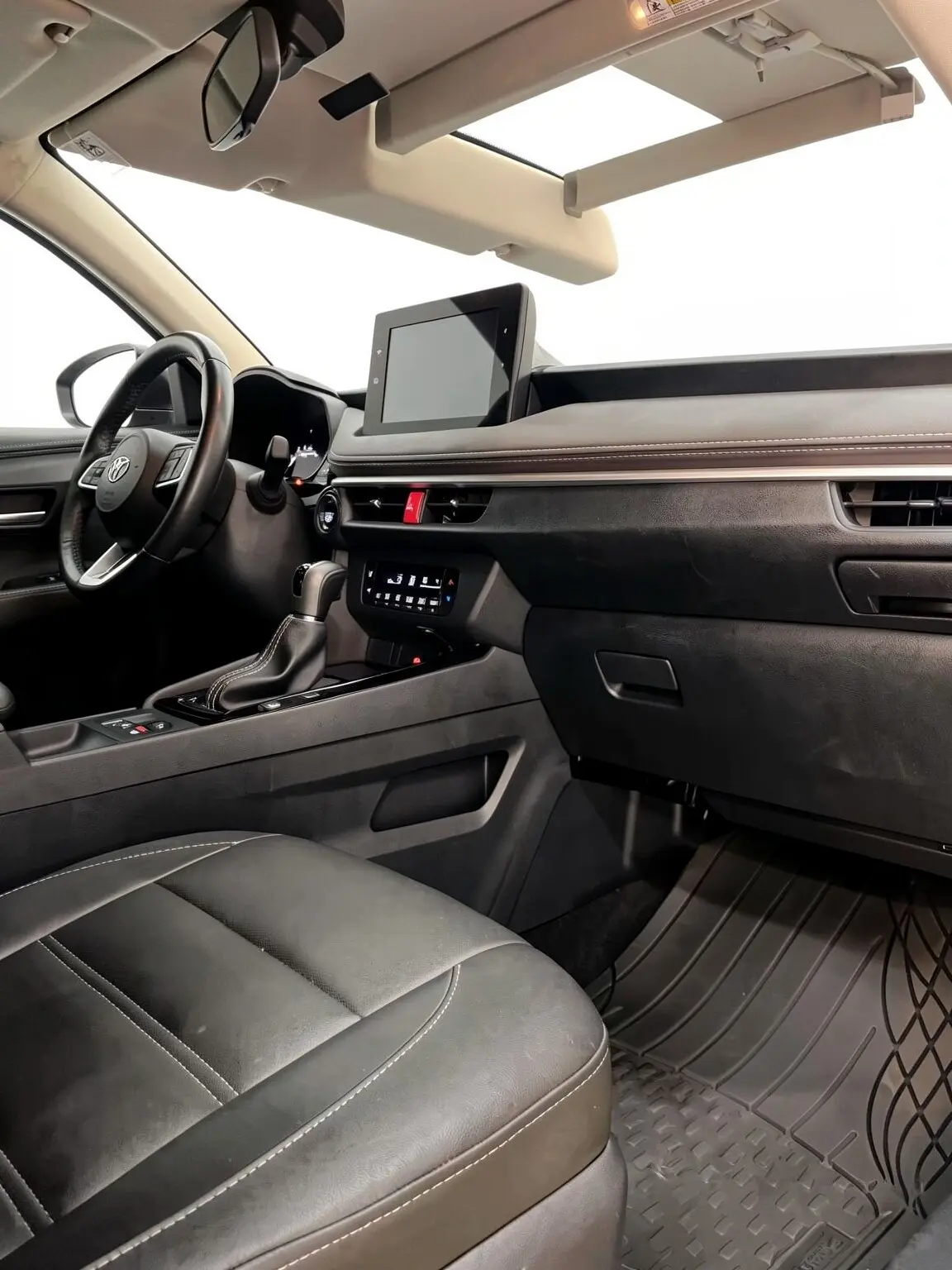 2023 Toyota Yaris Sedán E — foto 10