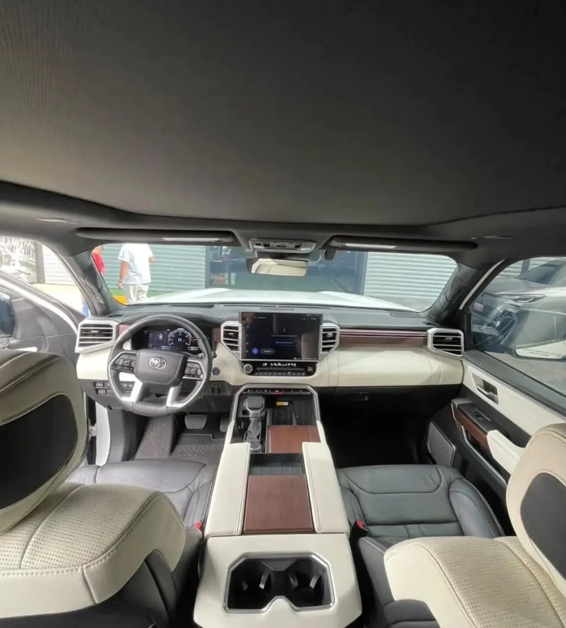 2024 Toyota Sequoia Capstone — foto 8