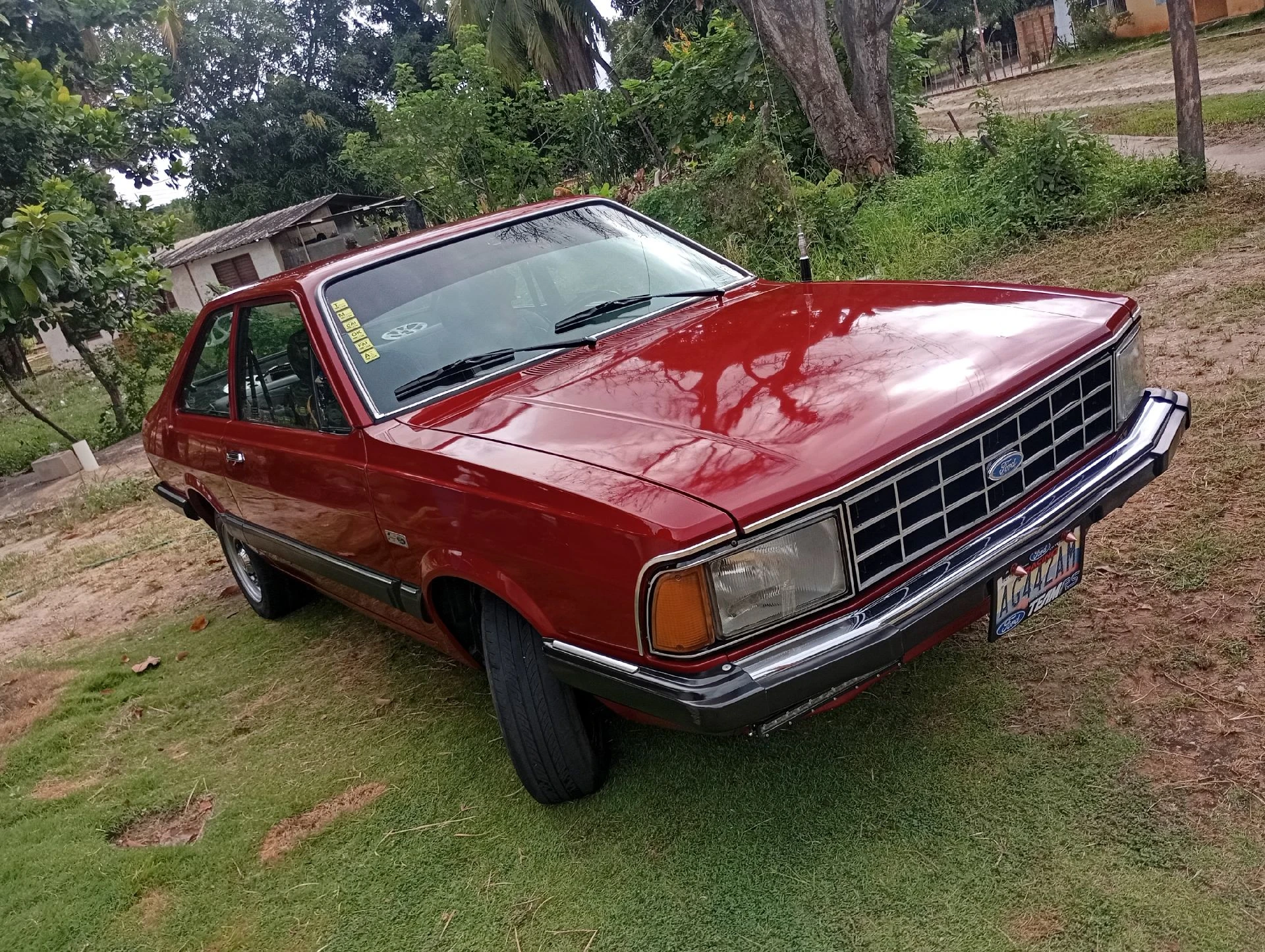 1986 Ford Classic Sedan Hobby — foto 2