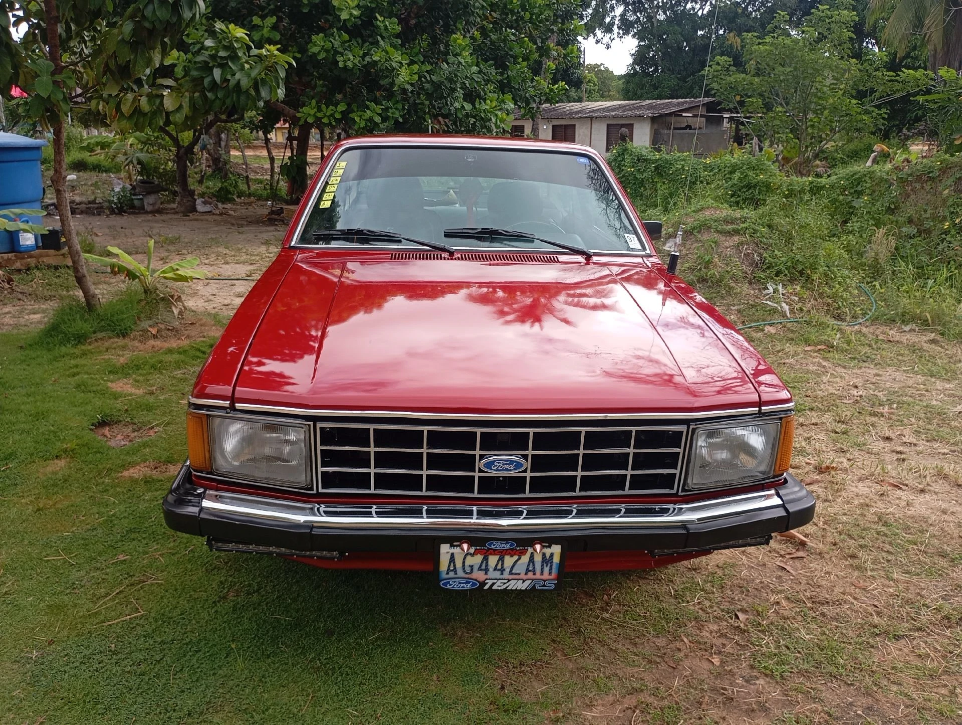 1986 Ford Classic Sedan Hobby — foto 3