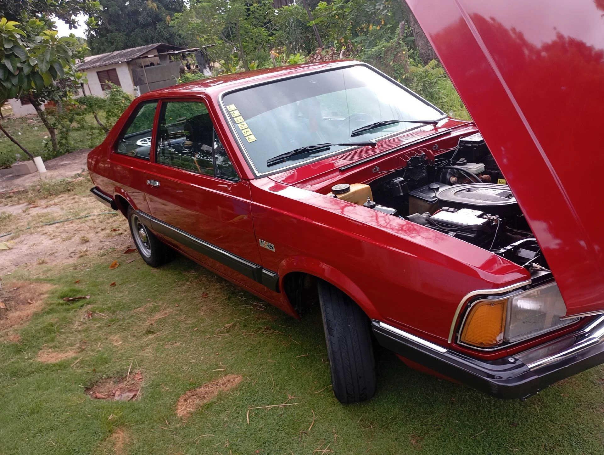 1986 Ford Classic Sedan Hobby — foto 4