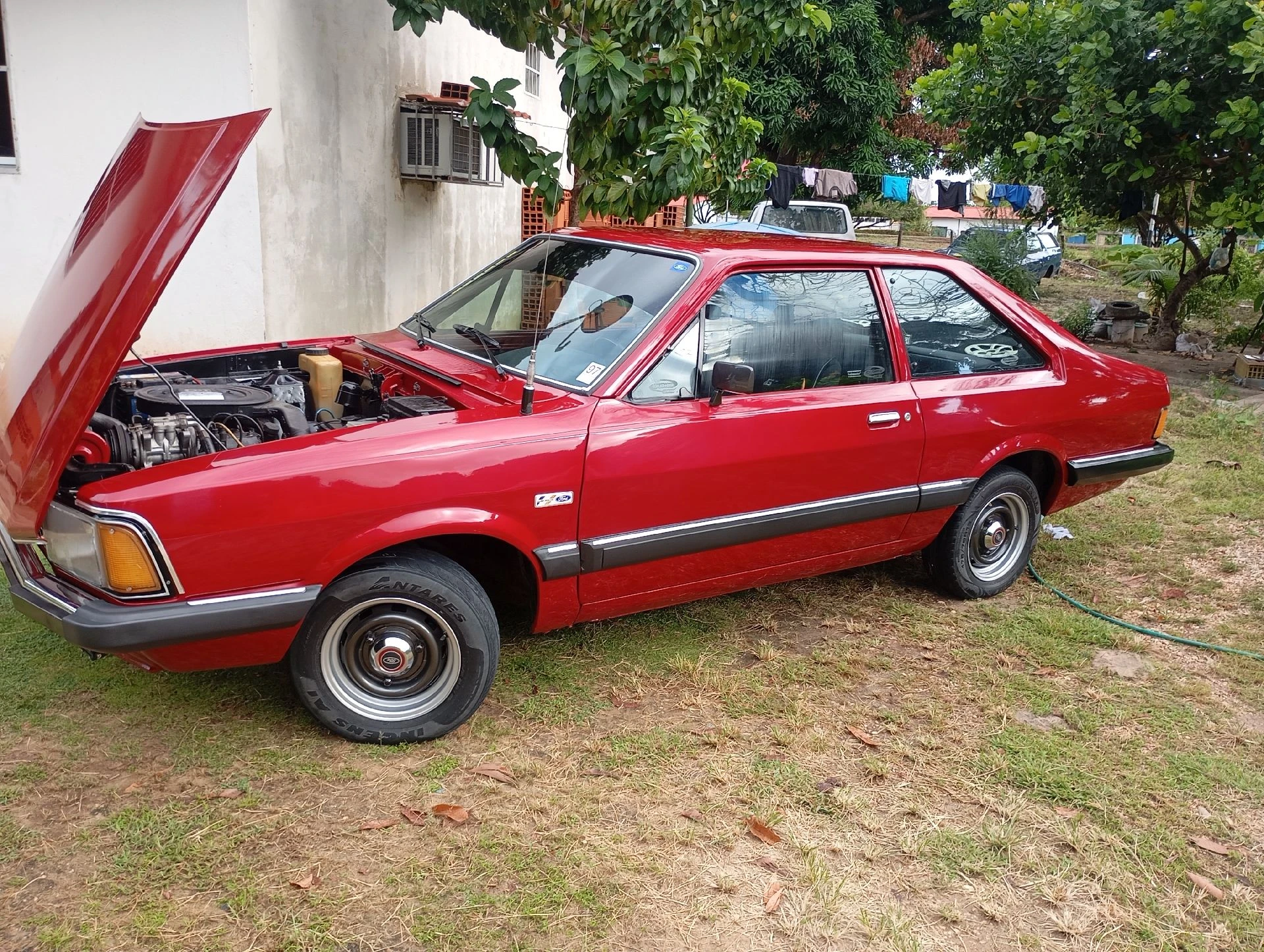 1986 Ford Classic Sedan Hobby — foto 7