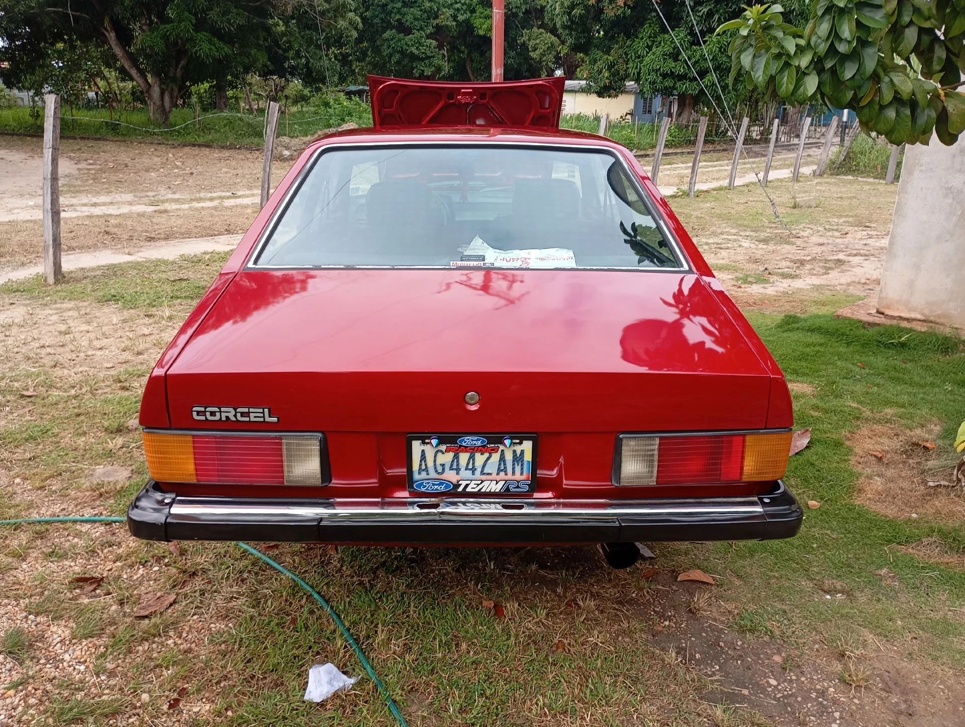 1986 Ford Classic Sedan Hobby — foto 9
