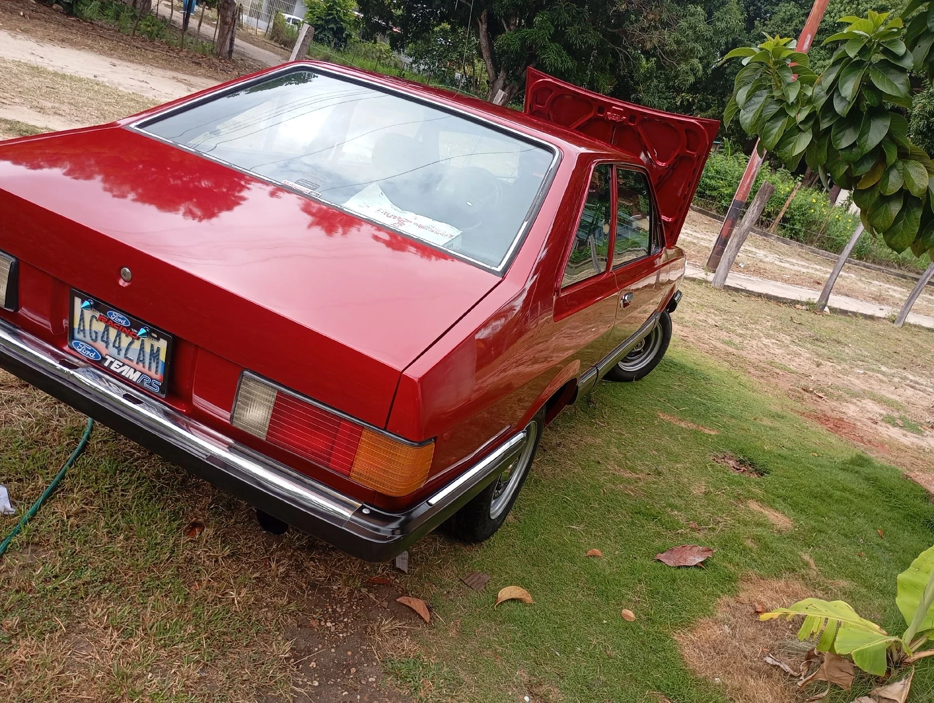 1986 Ford Classic Sedan Hobby — foto 8