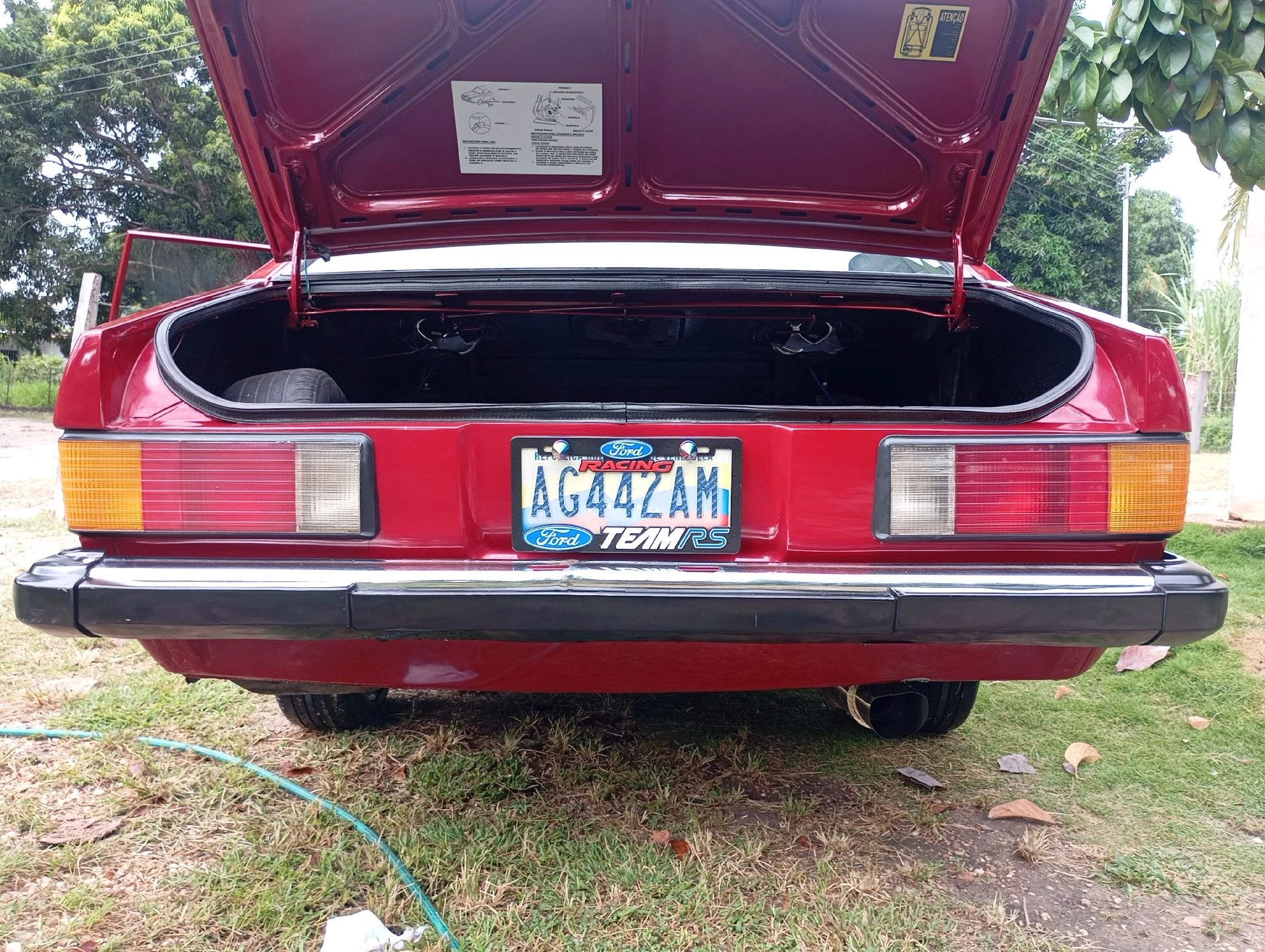 1986 Ford Classic Sedan Hobby — foto 11