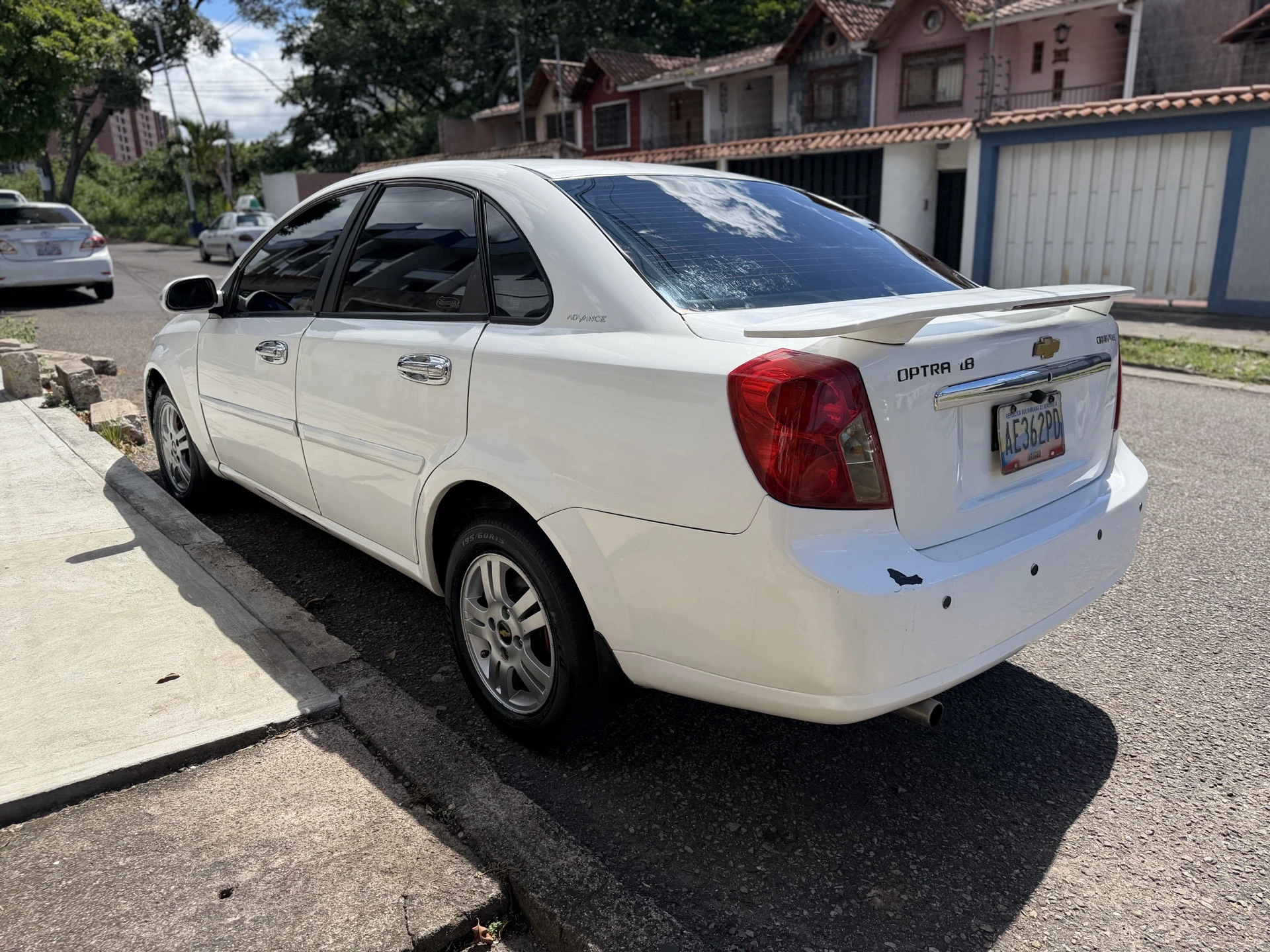 2011 Chevrolet Optra Advanced — foto 3