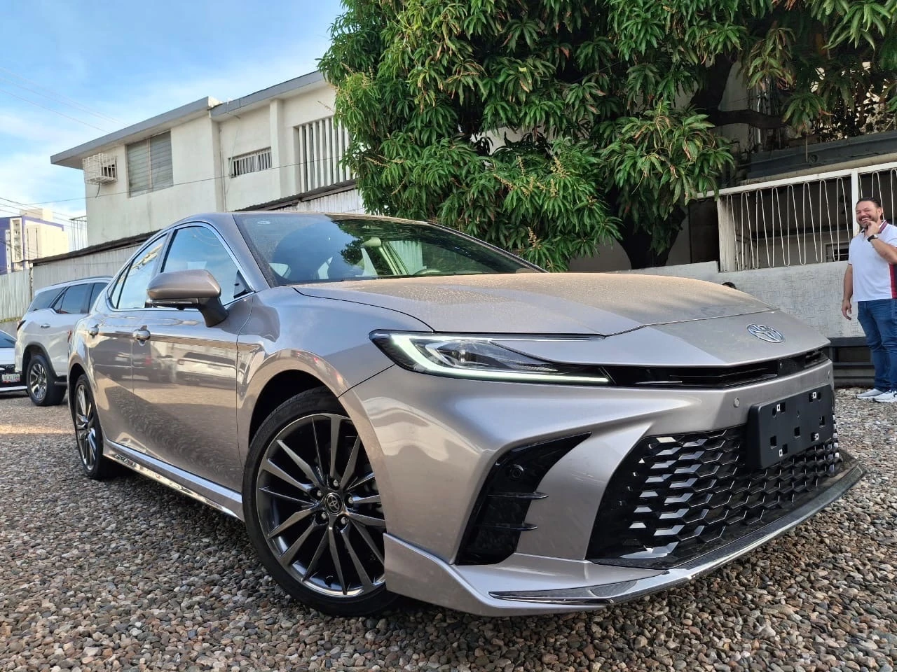2026 Toyota Camry Sport — foto 2