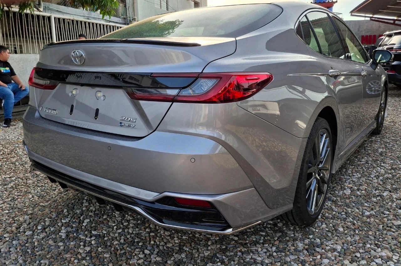 2026 Toyota Camry Sport — foto 4
