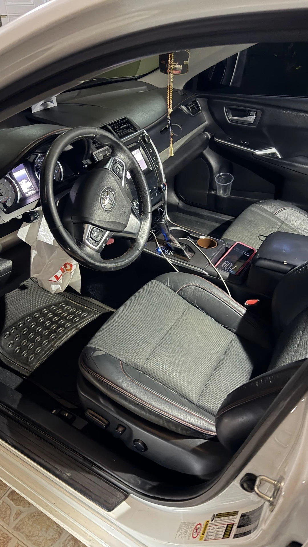 2017 Toyota Camry SE — foto 4