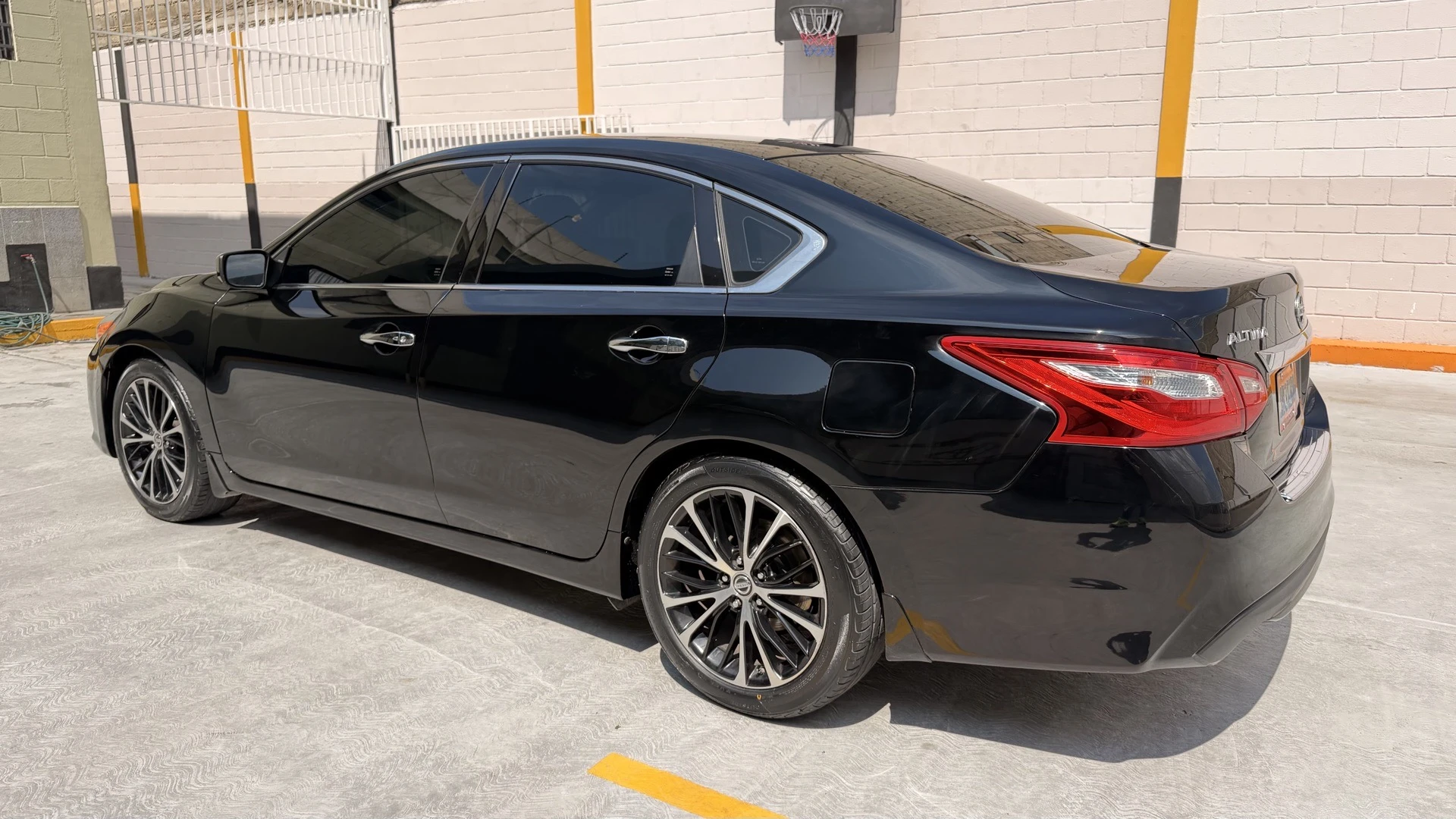 2017 Nissan Altima Sport — foto 5