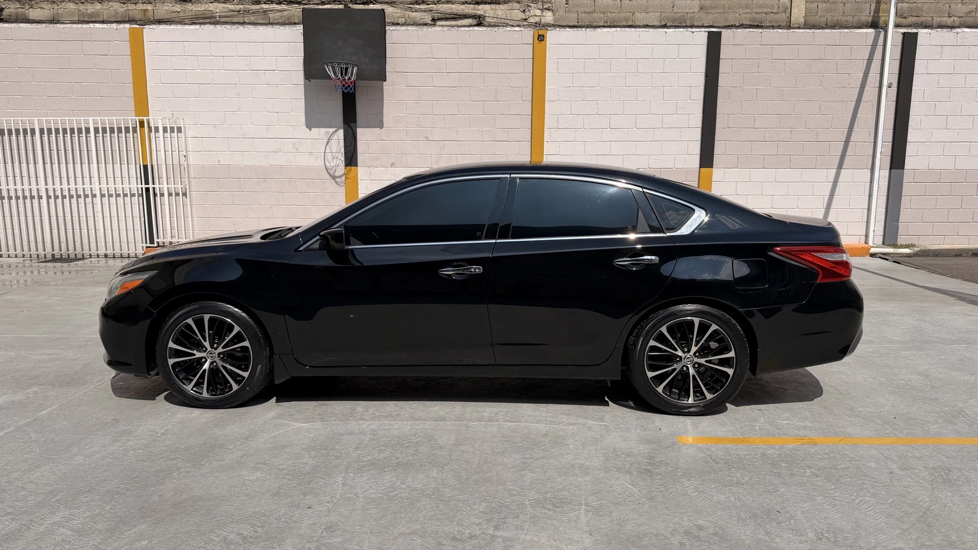 2017 Nissan Altima Sport — foto 9
