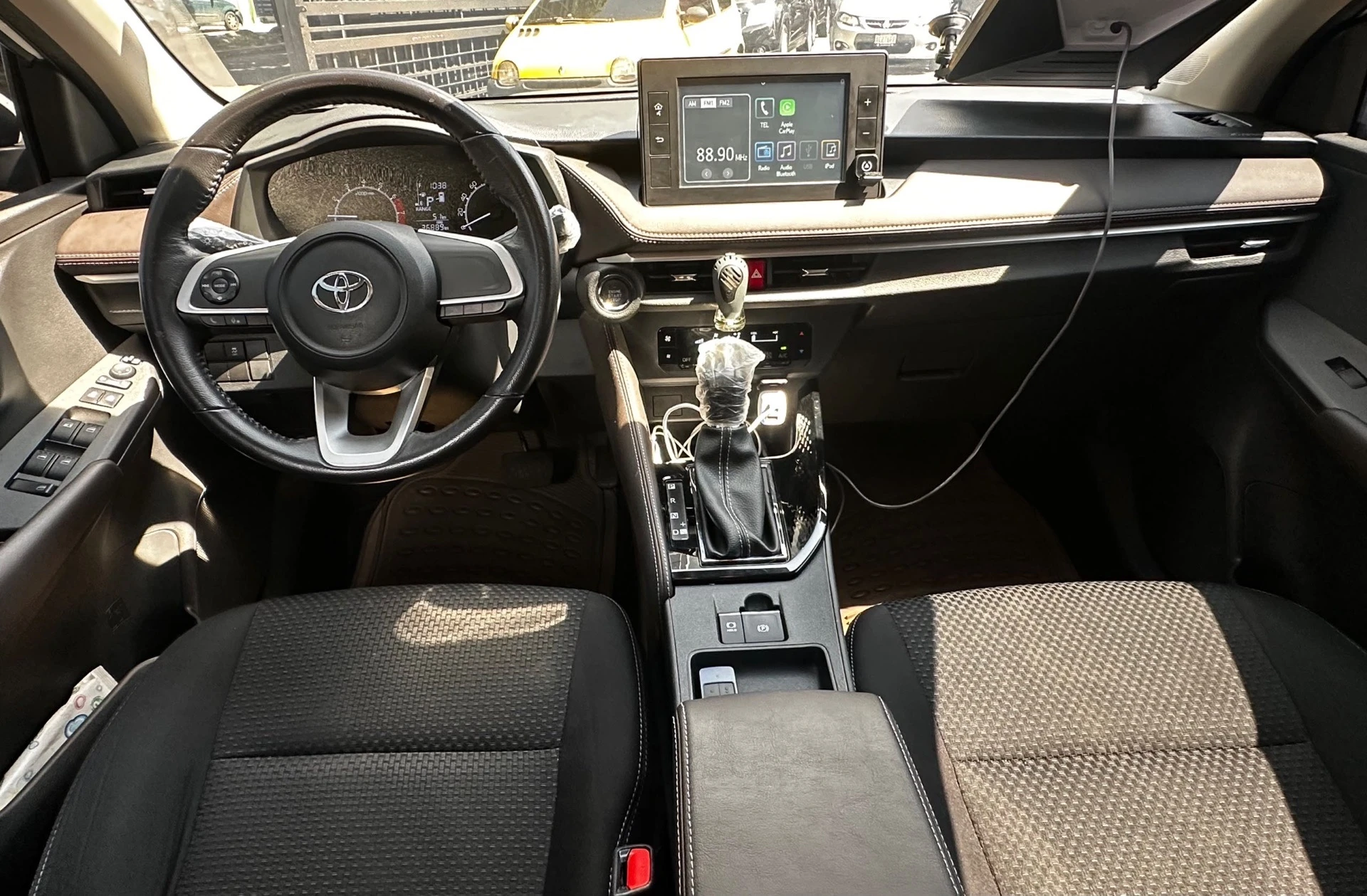 2023 Toyota Yaris Sedán E — foto 5