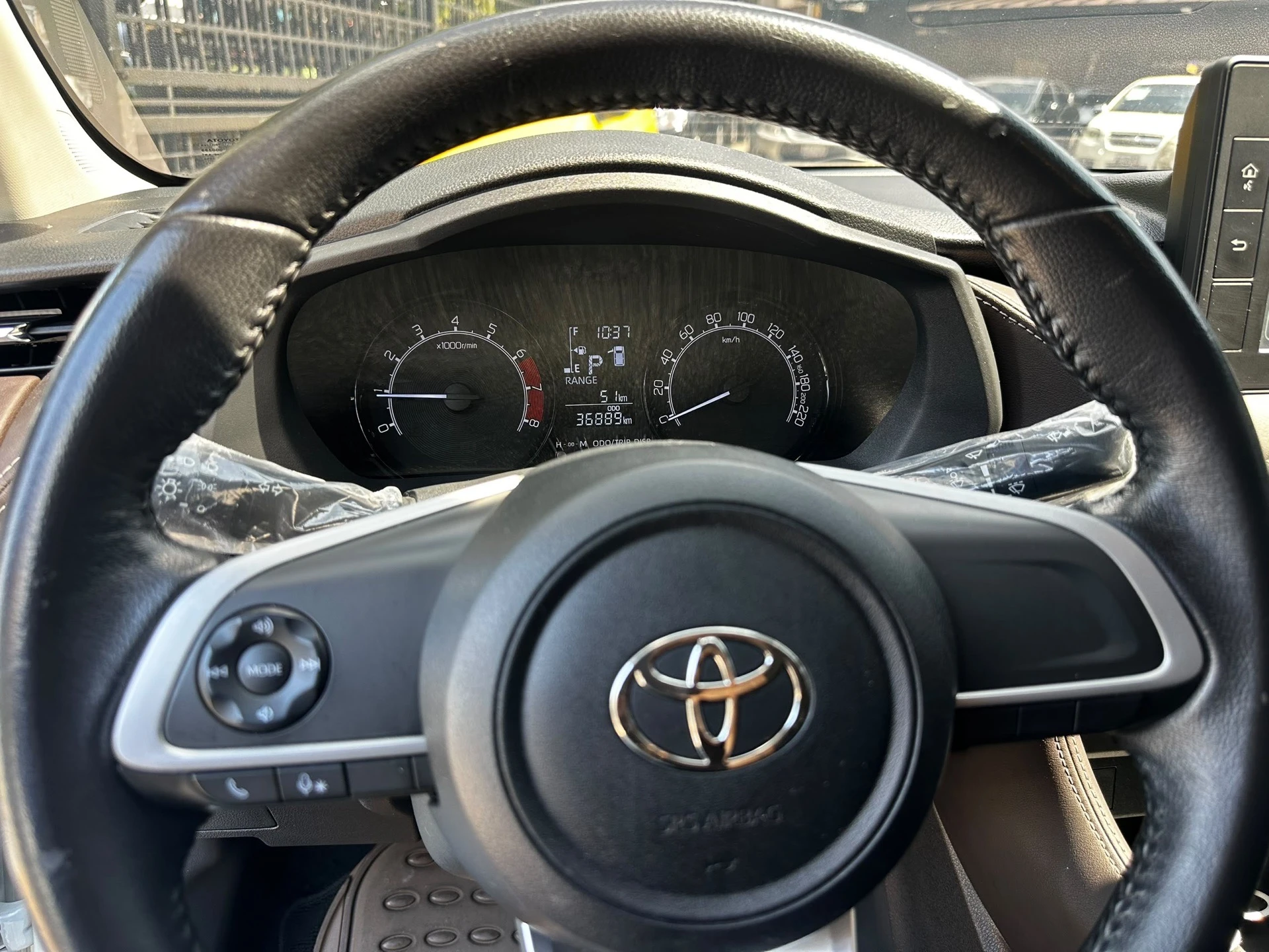 2023 Toyota Yaris Sedán E — foto 7