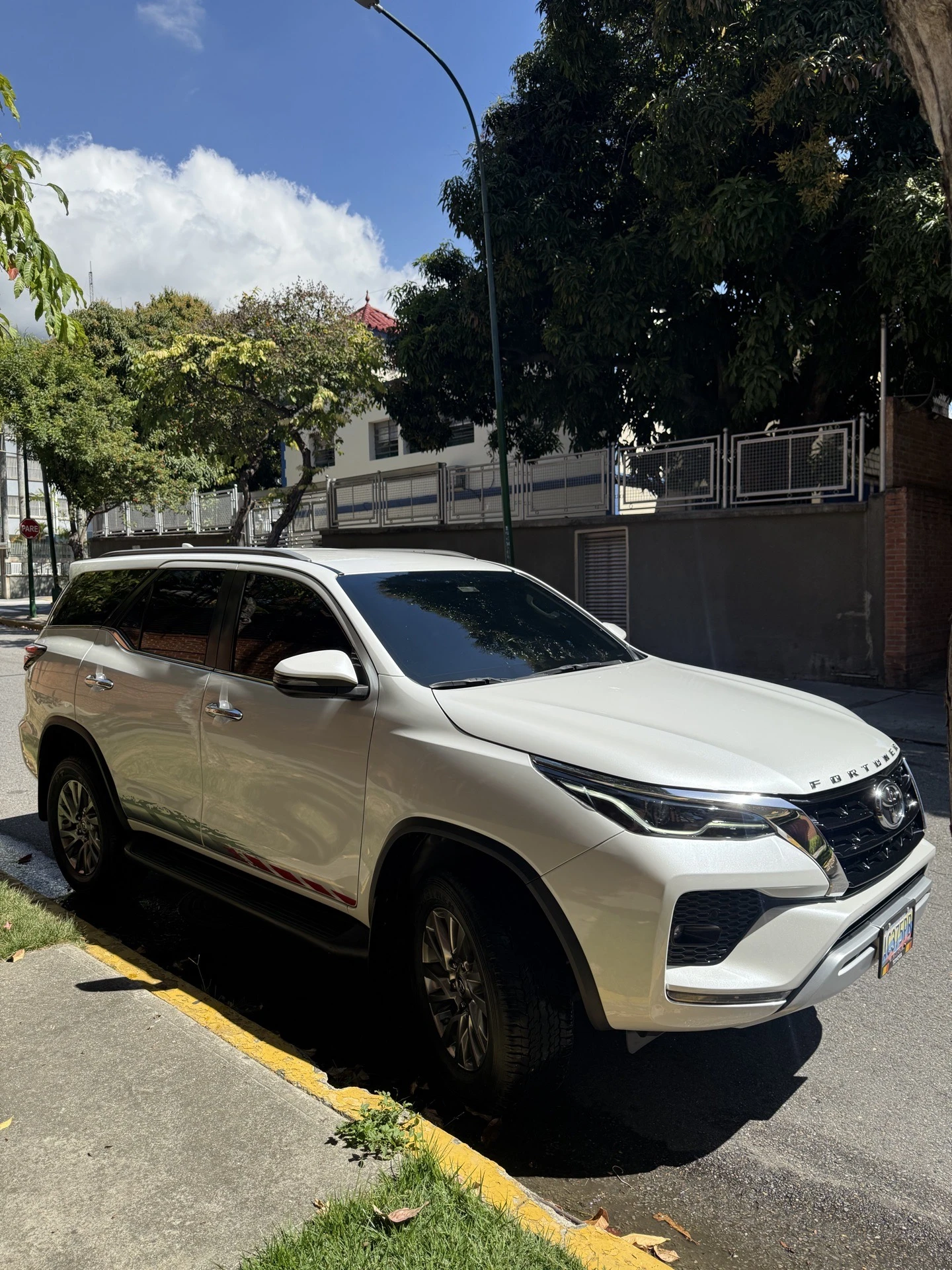 2023 Toyota Fortuner VXR — foto 2