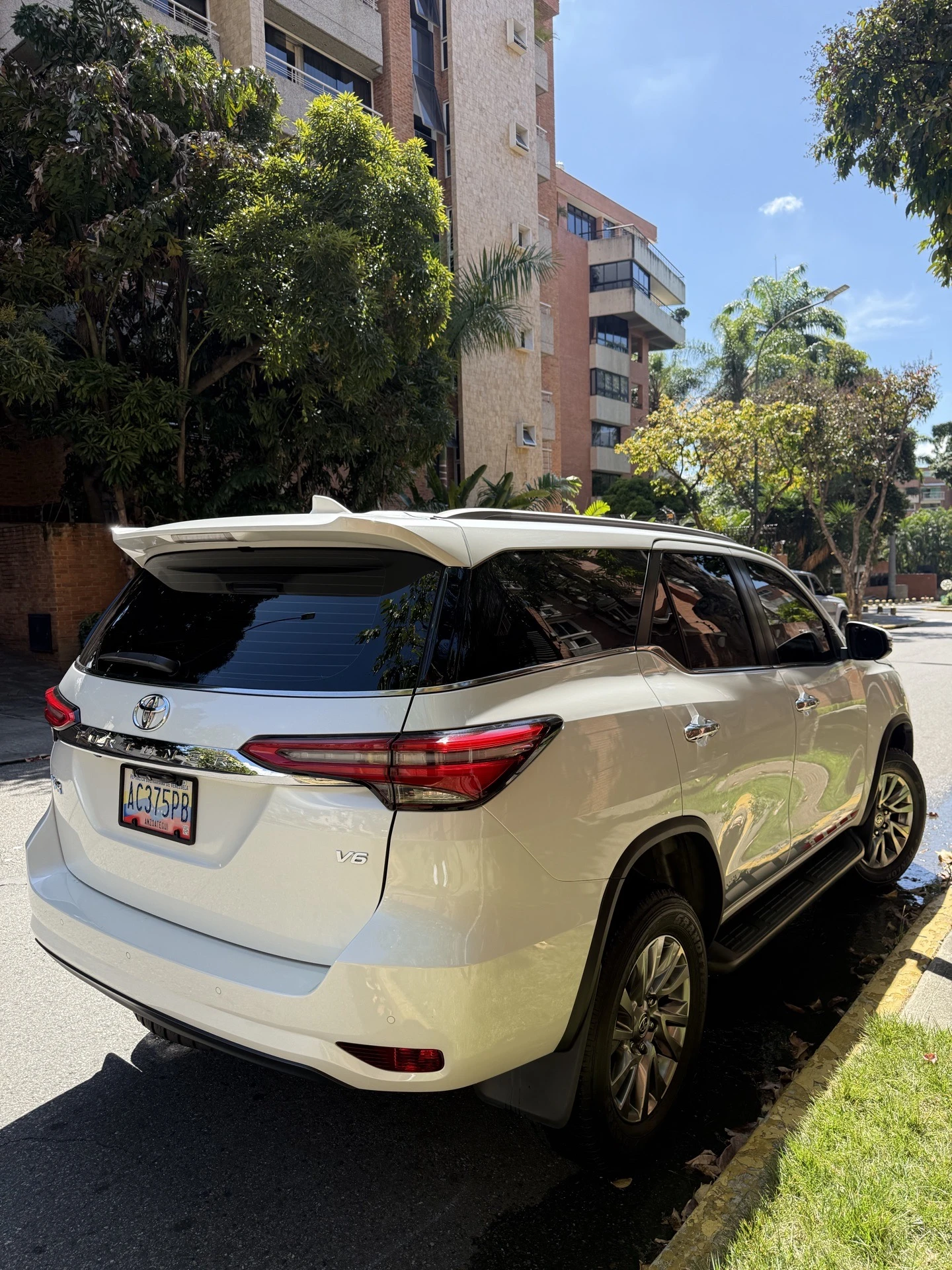 2023 Toyota Fortuner VXR — foto 4