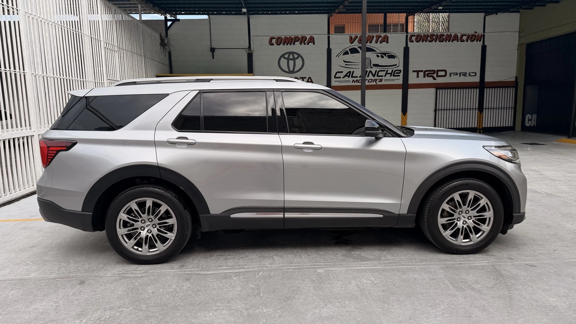 2025 Ford Explorer Platinum 4WD — foto 2