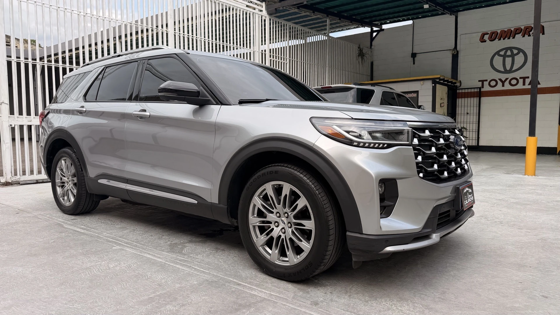 2025 Ford Explorer Platinum 4WD — foto 3