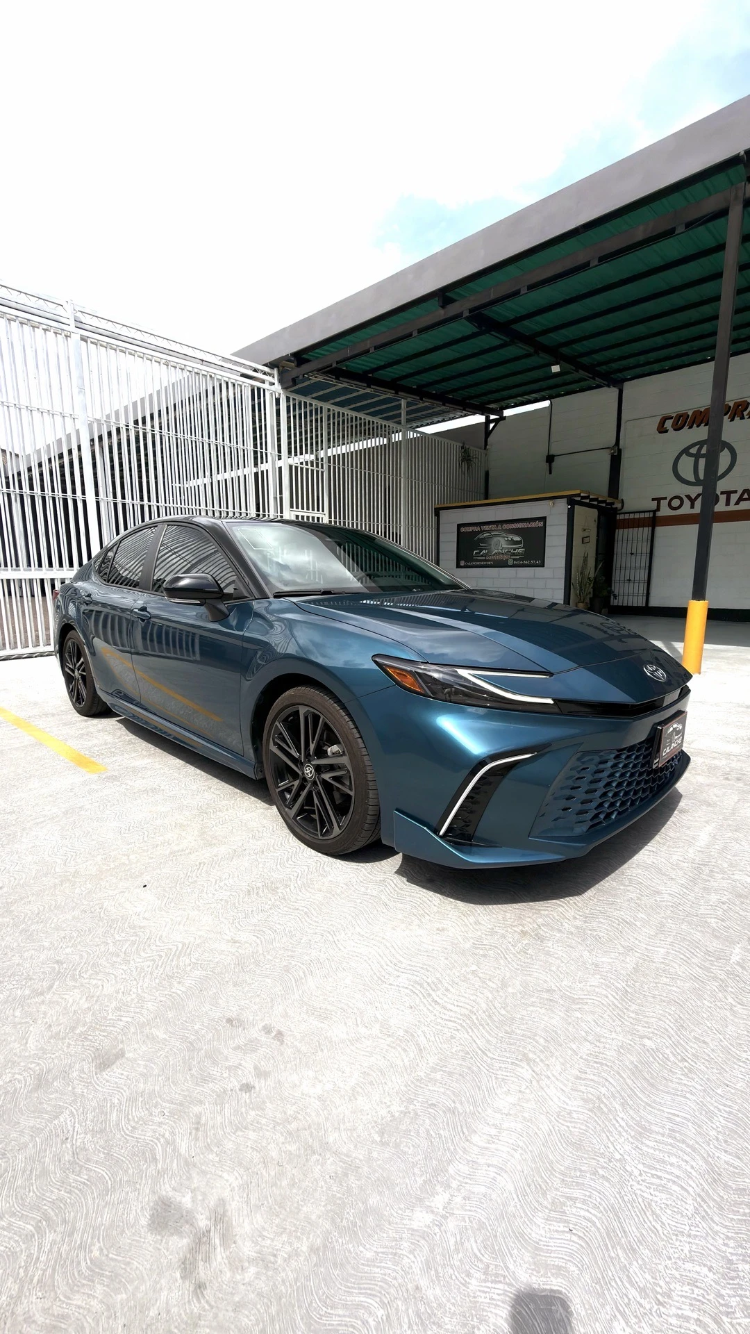 2025 Toyota Camry XSE — foto 2