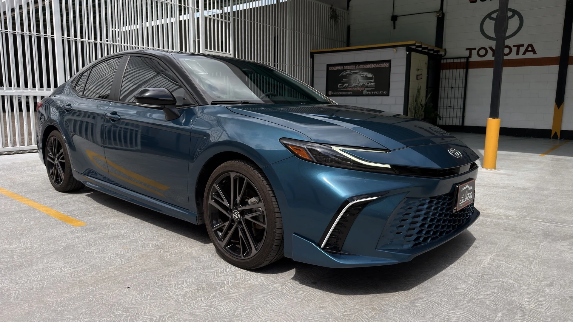 2025 Toyota Camry XSE — foto 9