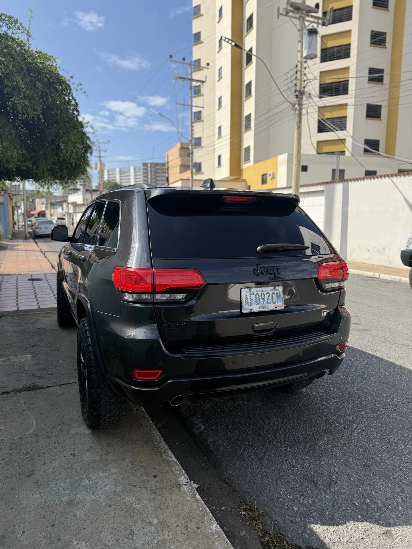 2013 Jeep Grand Cherokee L Limited 4g plus — foto 4