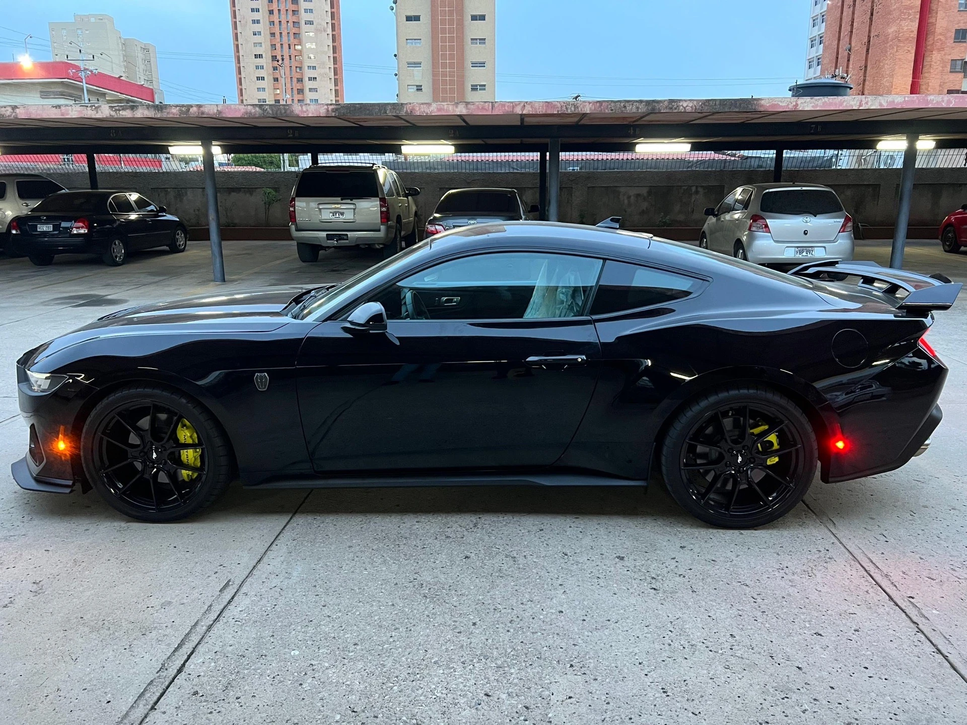 2024 Ford Mustang GT 5.0L Bodykit Dark Horse — foto 4