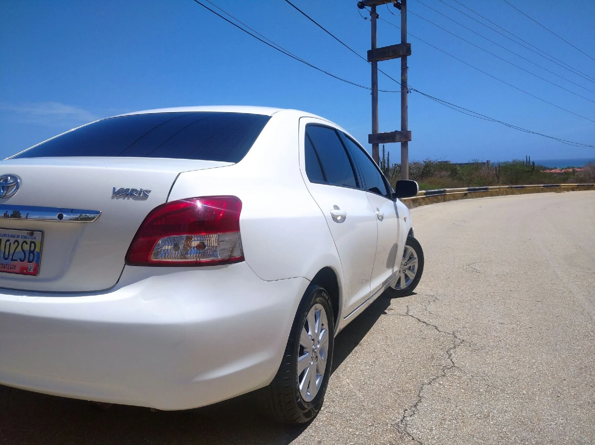 2009 Toyota Yaris Sedán Belta — foto 3