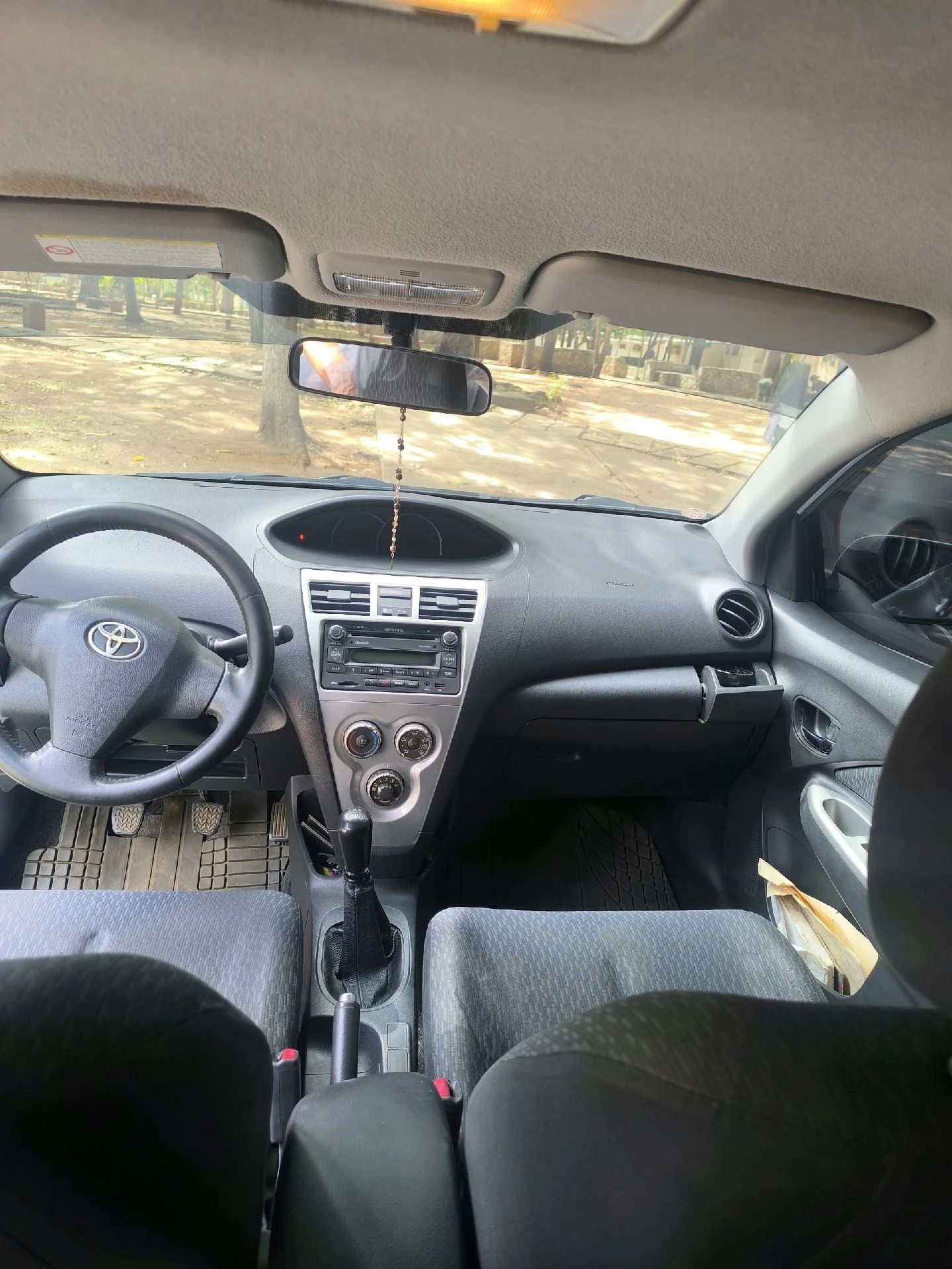 2009 Toyota Yaris Sedán Belta — foto 4