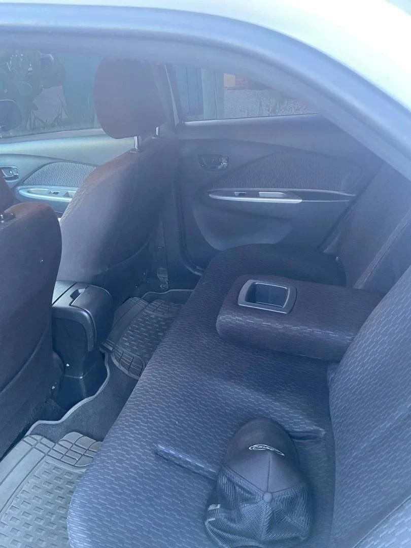 2009 Toyota Yaris Sedán Belta — foto 6