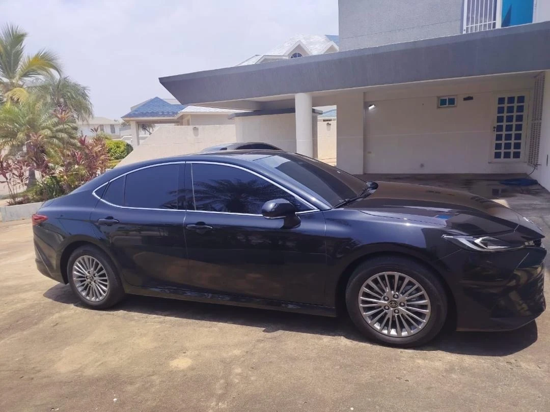2025 Toyota Camry 2.0 — foto 2