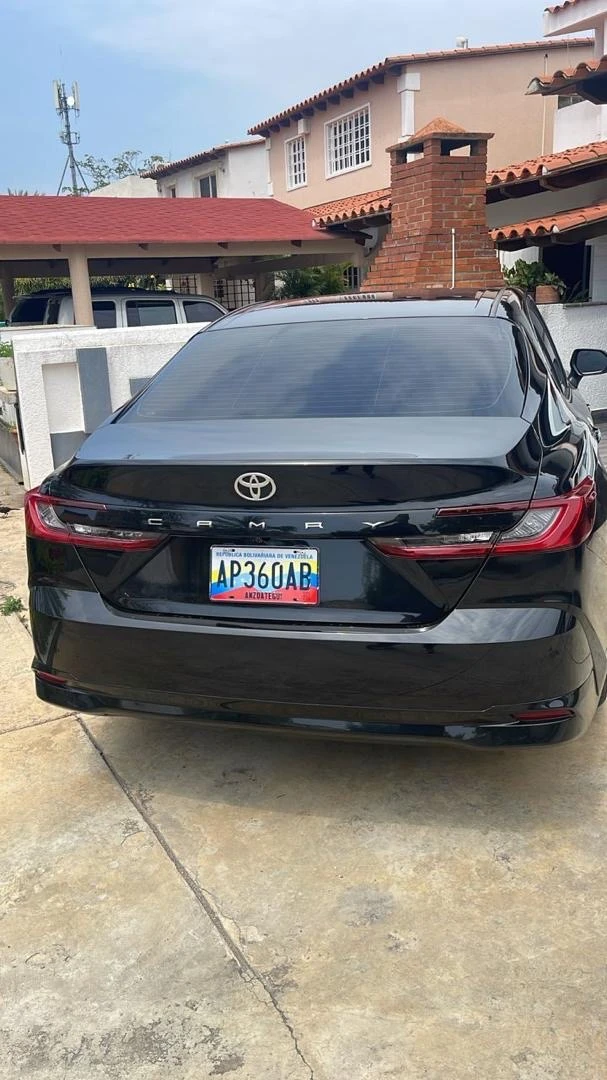 2025 Toyota Camry 2.0 — foto 8