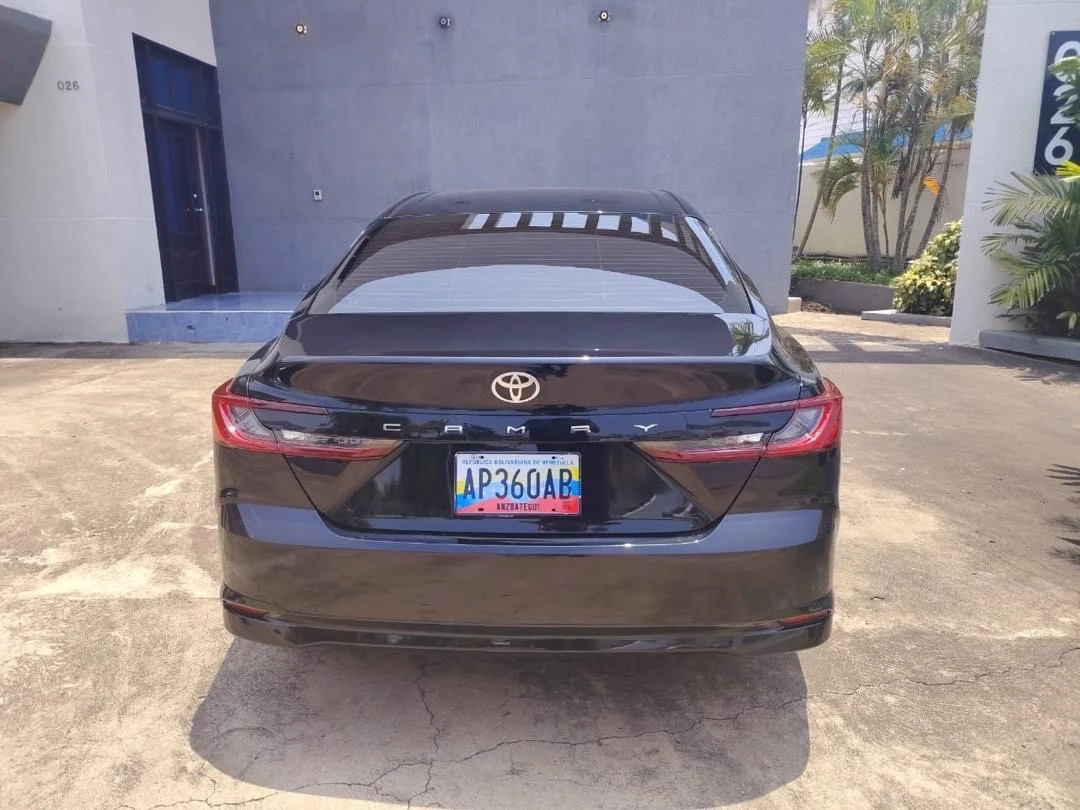 2025 Toyota Camry 2.0 — foto 4