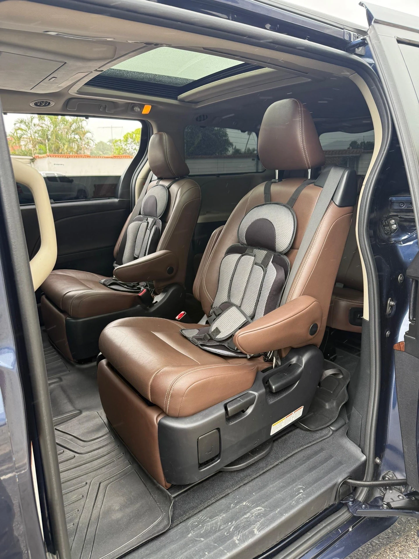 2020 Toyota Sienna Premium — foto 11