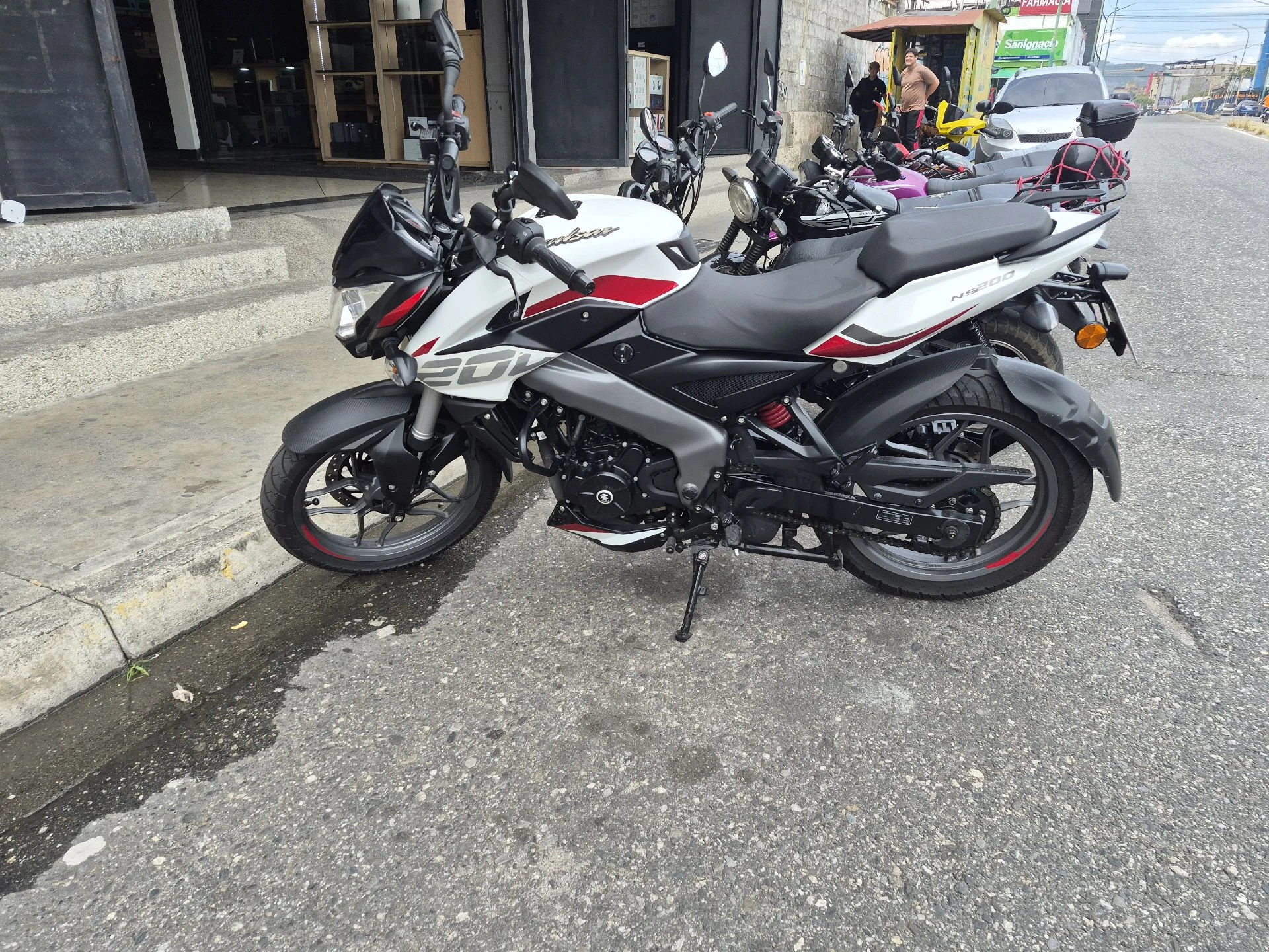 2026 Bajaj Pulsar NS200 — foto 2
