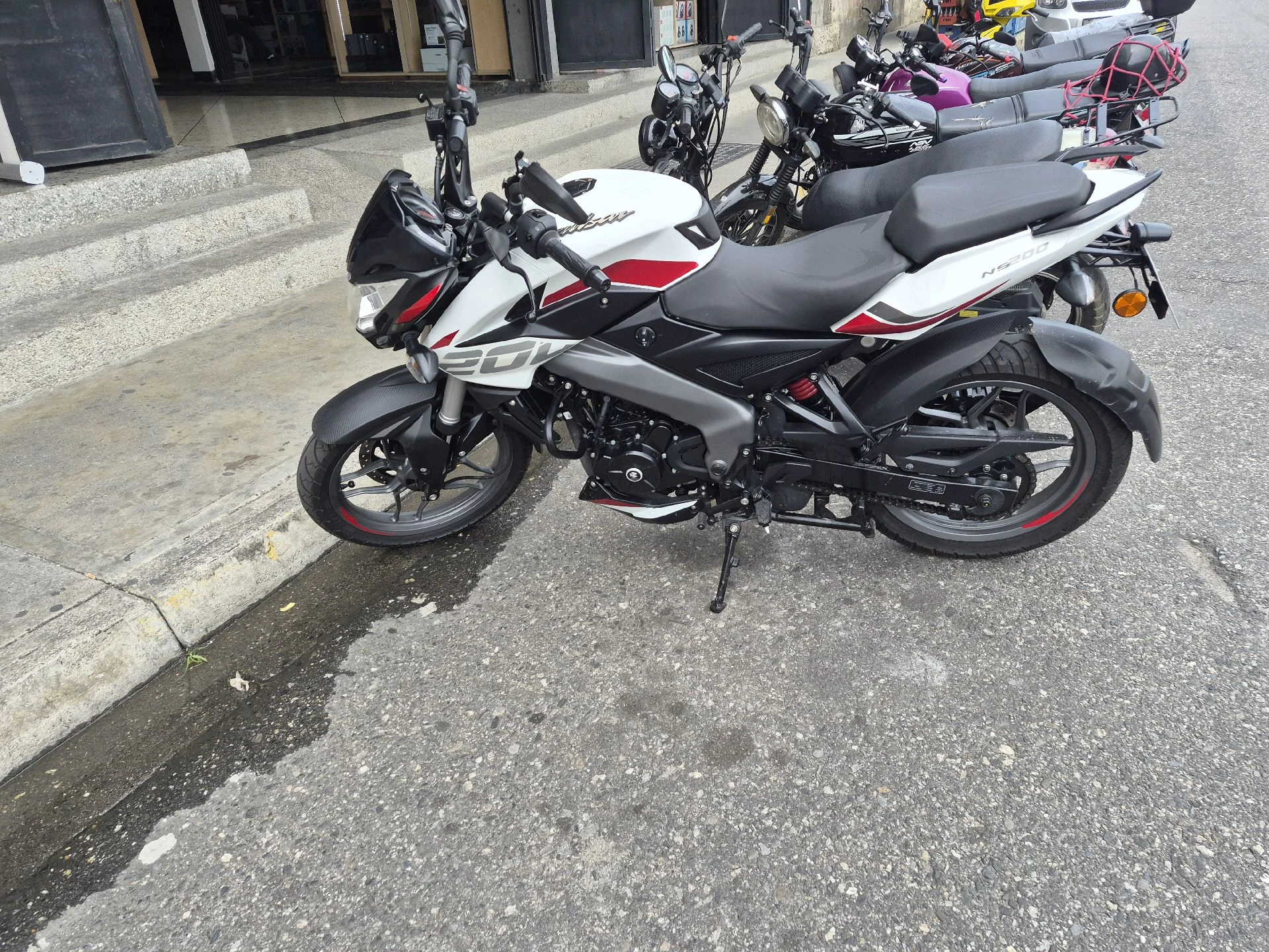 2026 Bajaj Pulsar NS200 — foto 3