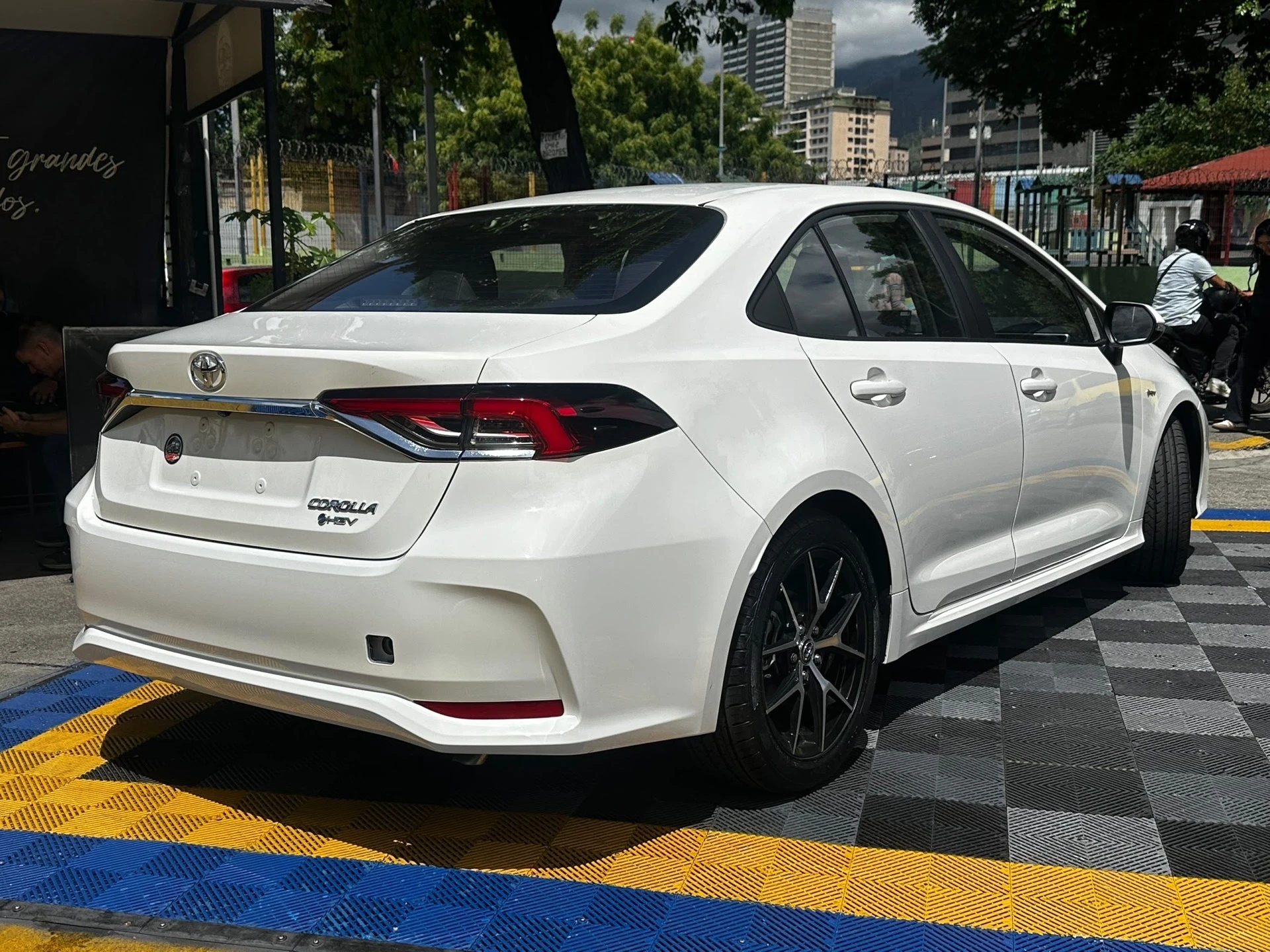 2025 Toyota Corolla HEV — foto 9