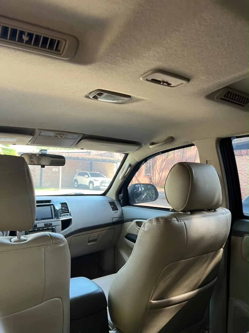 2013 Toyota Fortuner — foto 12