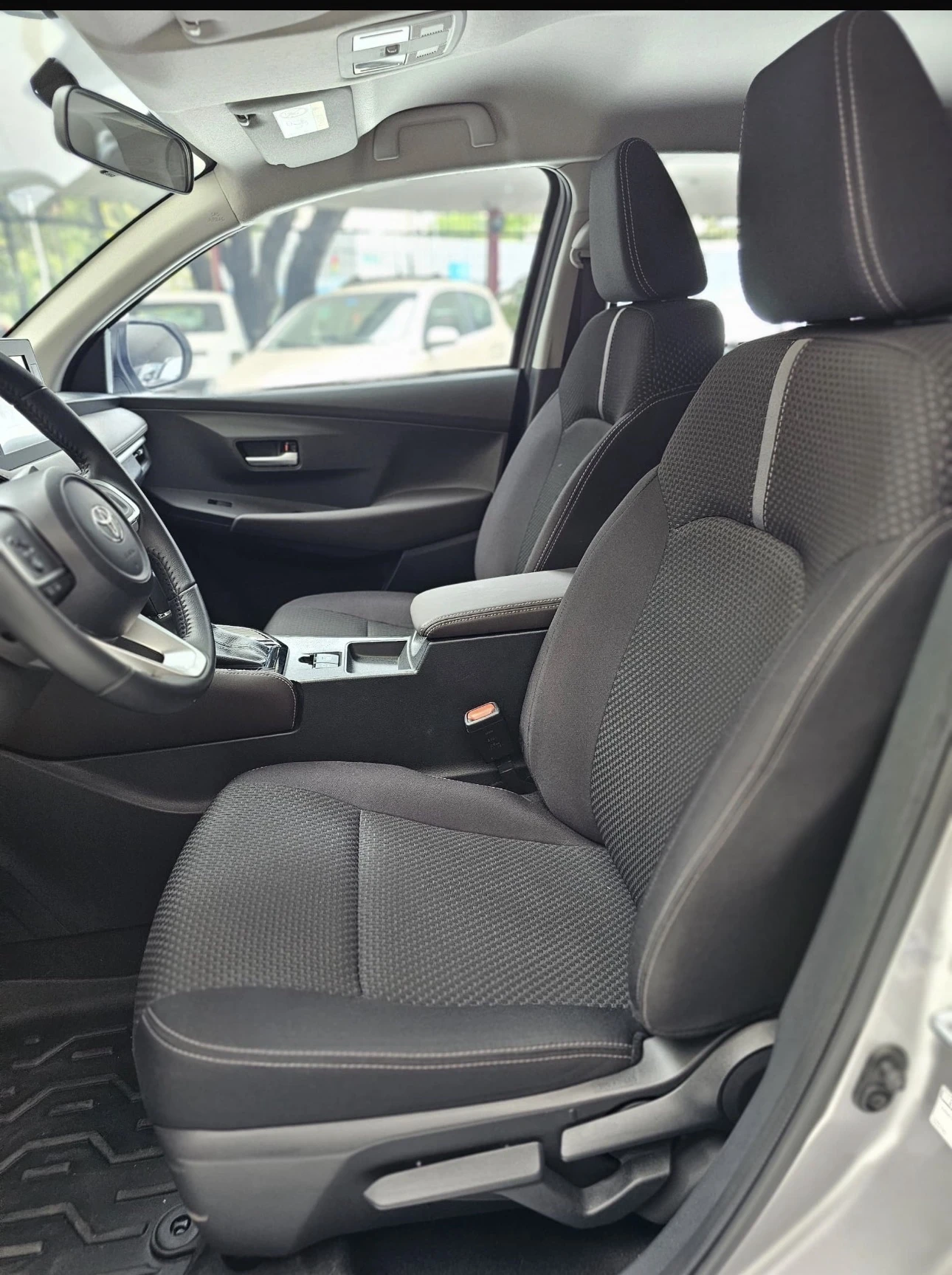 2026 Toyota Yaris Sedán E — foto 4