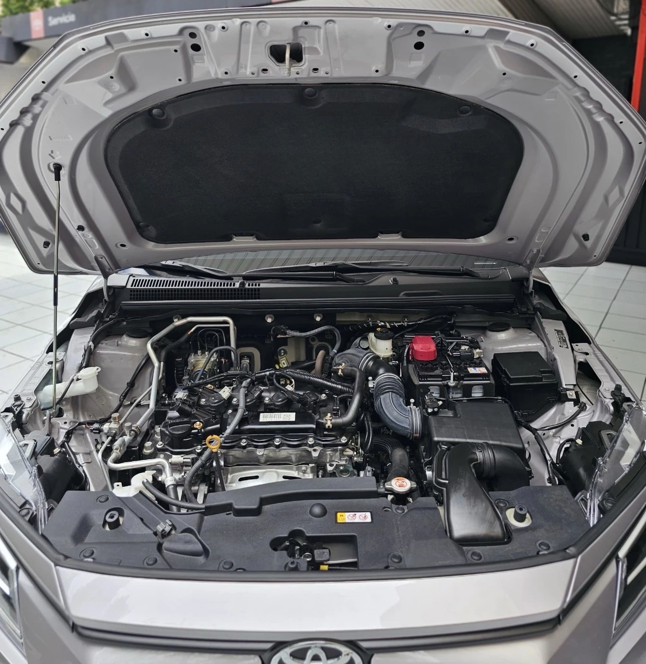 2026 Toyota Yaris Sedán E — foto 2