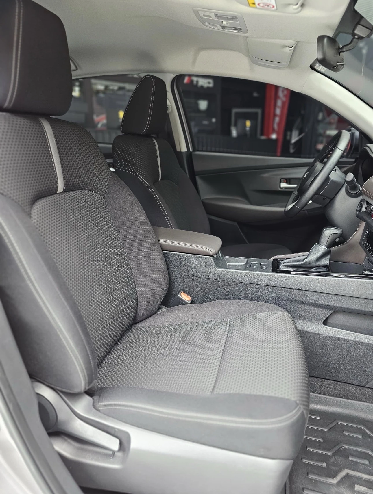 2026 Toyota Yaris Sedán E — foto 5