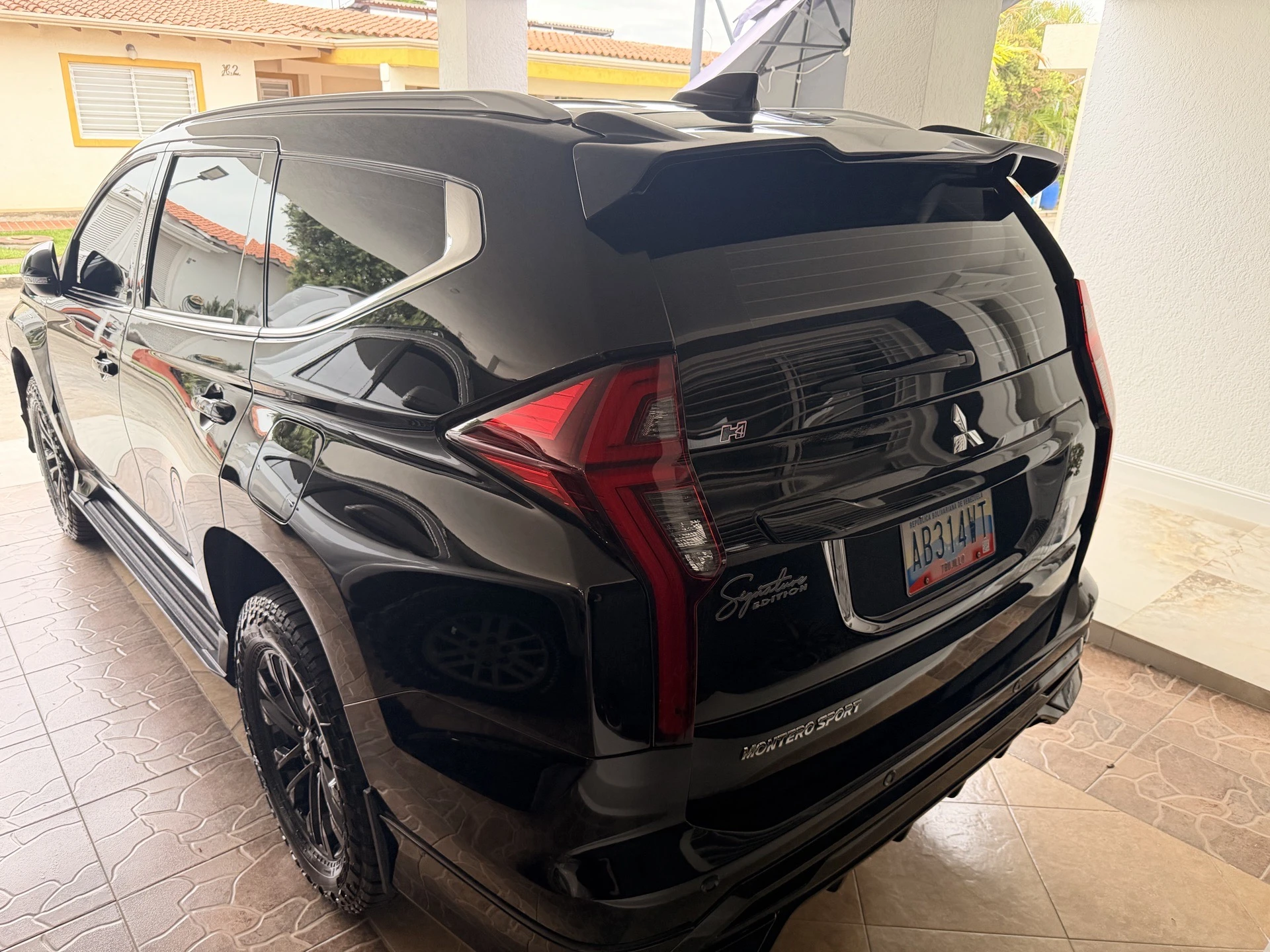 2022 Mitsubishi Montero Sport Signature edition — foto 3