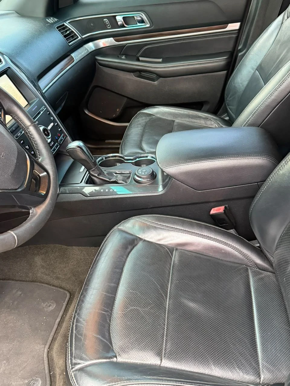 2016 Ford Explorer XLE — foto 4