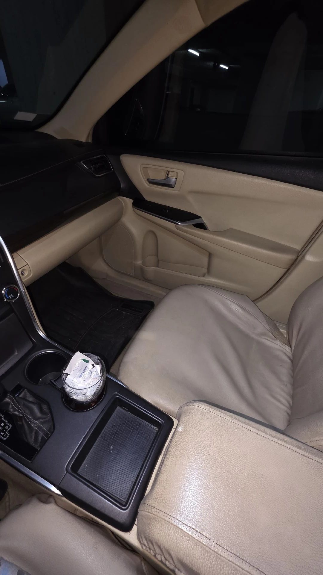 2016 Toyota Camry LE — foto 8