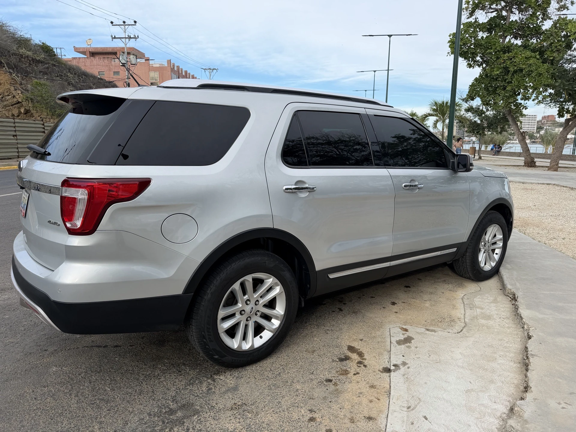2016 Ford Explorer LE — foto 7