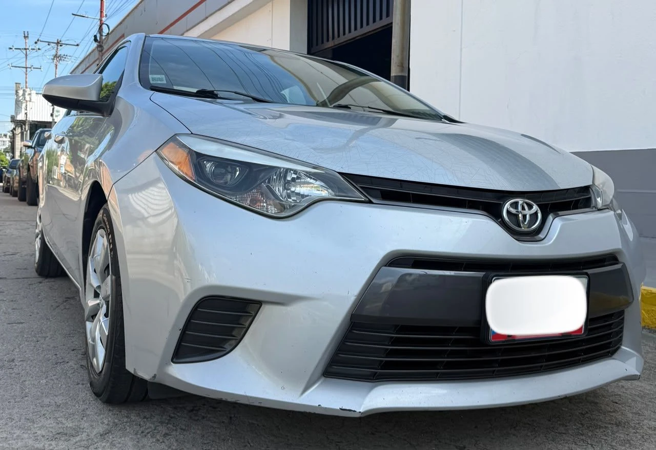 2015 Toyota Corolla Sedan — foto 2